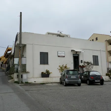 Hotel Caffelletto-papardo-sperone 3*